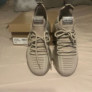Brand new Steve Madden Maxima Sneakers, size 8.5, Never worn